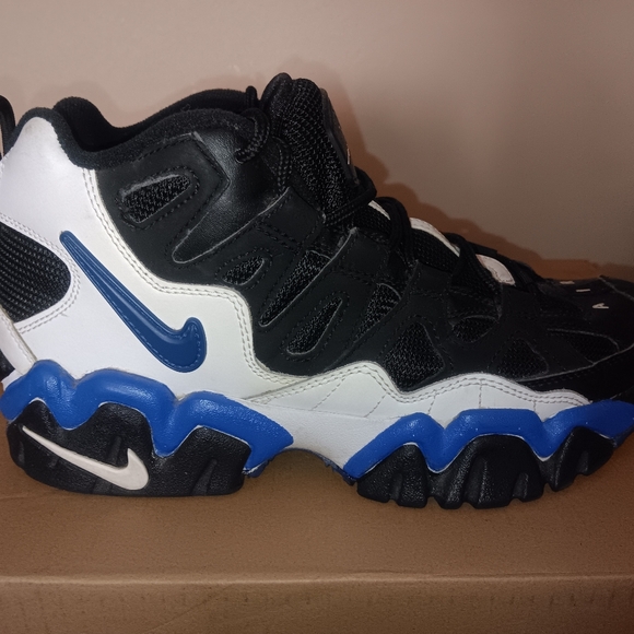 Black and Blue Nike Sneakers - Picture 3 of 5